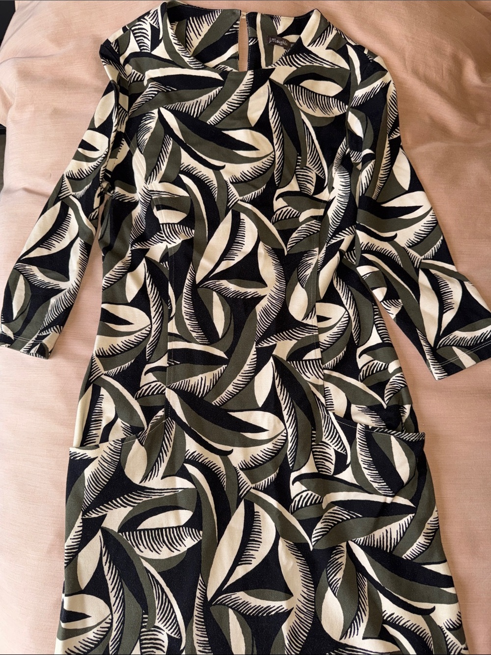 J McLaughlin Catalyst Pop Feather-Print 3/4 Sleeve Sheath Dress with pockets